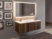 Meuble salle de bain à cannes Heritage 01 avec portes et côtés en noyer canaletto et plan en Corian® blanc