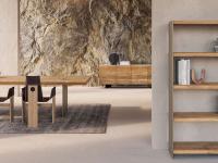 Buffet en bois massif et marbre Kenzia avec deux pieds en métal, idéal pour un salon au style contemporain