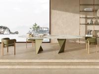 Tavolo in marmo da soggiorno Birkey con piano ovale sagomato in Calacatta Green e base in metallo color Oliva