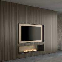 Lounge TV et compartiment ouvert - composition mural TV complétée par des colonnes d'armoires latérales