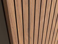 Un autre détail de la finition en lamelles des portes, ici proposées sur une base en Noyer fashion wood