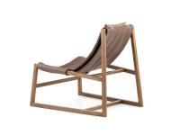 Vue postérieure du fauteuil Holly avec structure en bois massif
