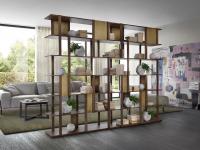 Caravel - Bibliothèque de séparation en bois de noyer canaletto, avec des éléments de décoration en métal verni en option