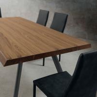 Table Jason avec plateau d'une épaisseur de 5 cm en bois essence chêne naturel écorcé