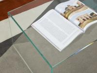 Détails de la table basse entièrement en verre transparent extra-clair Multiglass