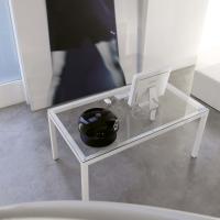Bureau sur mesure Büro avec plateau en cristal transparent extraclair et structure en acier verni blanc brillant