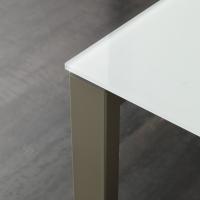 Table en verre dépoli anti-empreintes Dede extensible  - Détail du raccord plateau-pied