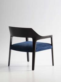 Petit fauteuil en bois massif avec assise rembourrée Scheggia, élégant et raffiné