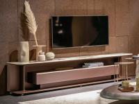 Le meuble TV Award avec tiroir de Cattelan présente un design moderne revalorisé par l'élégant plateau en céramique Keramik