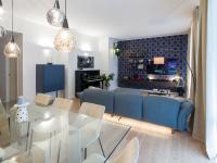 Proposition de mobilier pour le salon d'un appartement dans les tons bleu, blanc et beige