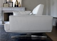 Vue latérale du canapé droit Axel avec revêtemdent déhoussable en tissu blanc