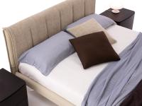 Vue de dessus du lit Kilian avec couvre-tête de lit à rayures verticales
