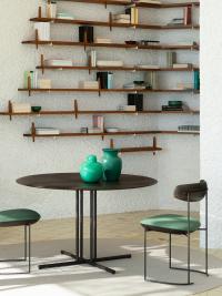Chaise verte design Keel Light à structure métallique et en bois assorties à la table Graphic