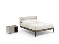 Lit rembourré Minnesota avec tête de lit, dans le modèle avec cadre de lit en bois et pieds assortis