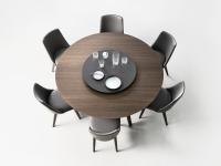 Table ronde en bois Rey avec plateau pivotant au centre, idéale pour un dîner à plusieurs personnes