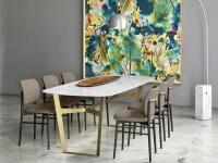 Table de style minimaliste avec tréteau en métal Vigo avec plateau en céramique finition Statuarietto