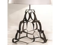 Lampe de table en métal décoré Pinha - détails de la structure en métal bronze