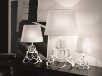 Lampe de table Pinha disponible en trois dimensions en finition blanc