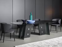 Table design entièrement en verre noir martelé Botón de Bonaldo, dispobible en 200, 250 ou 300 cm