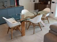 Table de salle à manger en bois et verre avec ensemble de chaises