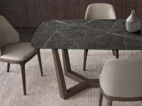 Table en céramique et chêne massif Pearl, disponible en différentes finitions de plateau et de piétement