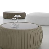 Table basse avec revêtement en similicuir Plissè, caractérisé par la haute qualité de fabrication artisanale de chaque pièce