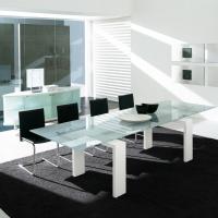 Table à rallonges en verre Brooklyn avec structure en laqué blanc mat