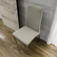 Chaise revêtue en simili cuir Fleming avec simili cuir blanc et quatres pieds en métal chromé
