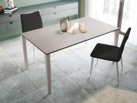 Table de cuisine moderne Diogo, spacieuse et confortable même dans sa taille plus petite