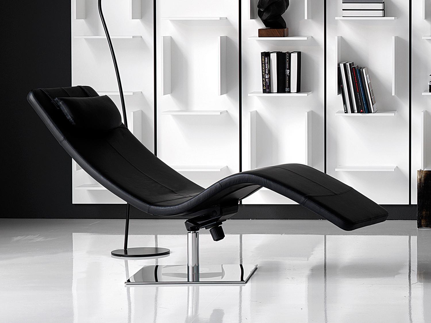 La chaise longue girevole e reclinabile Casanova è un arredo pratico ed elegante