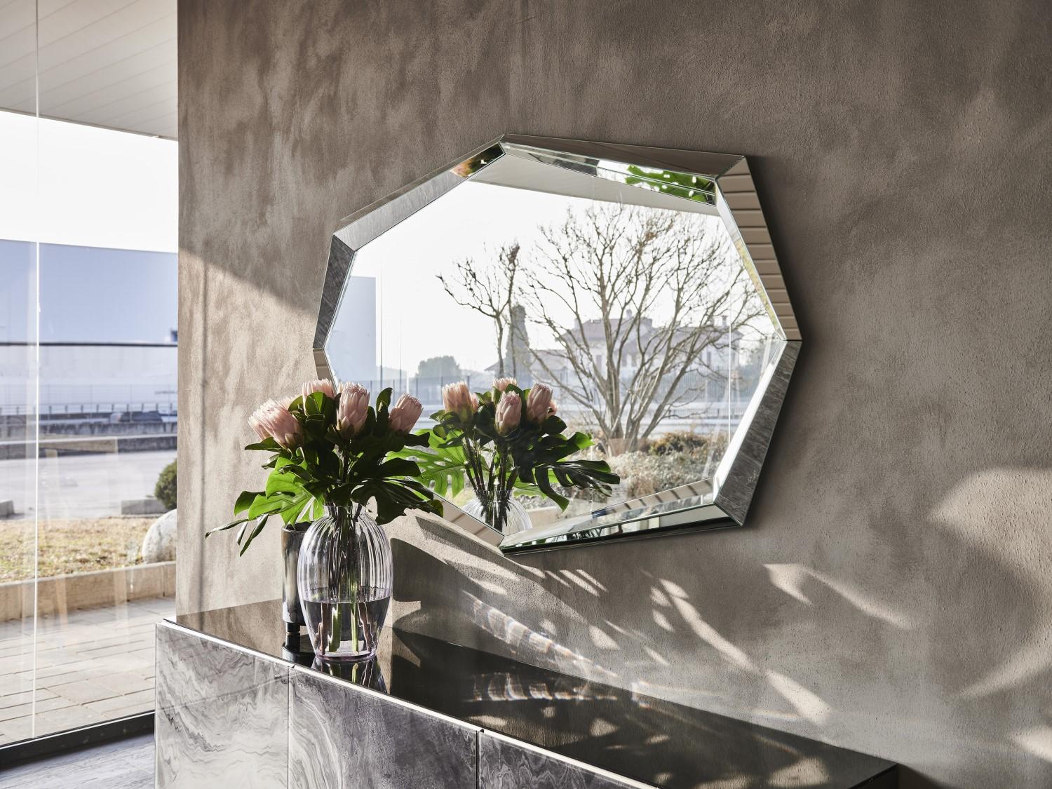 Specchio di design Emerald di Cattelan - modello rettangolare sagomato 