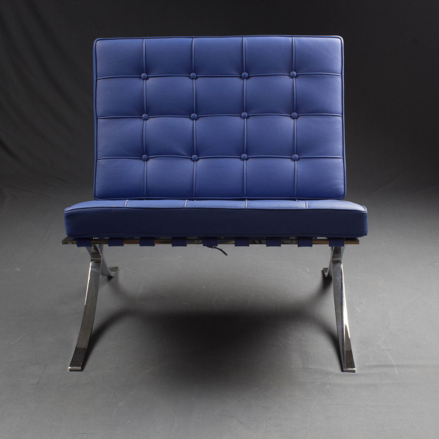 Poltrona Barcelona ideata dal designer L. M. Van der Rohe (colore rivestimento non disponibile)