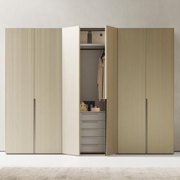 Armadio battente con unghiatura laccata Midley Wide