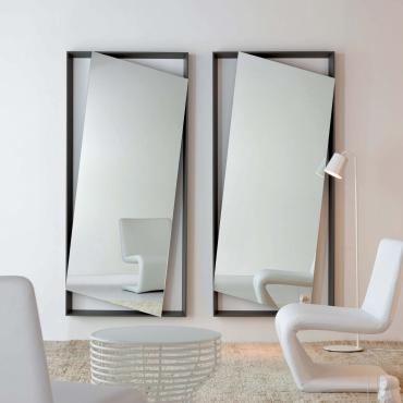 Specchio con cornice minimal modello Hang Up di Bonaldo