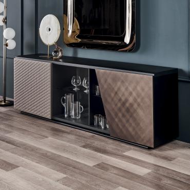 Credenza minimal con anta asimmetrica Aston di Cattelan in legno essenza e anta sinistra trapuntata - (Finitura anta destra non disponibile)