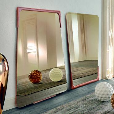 Specchio con cornice in legno Bungie