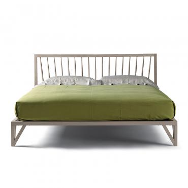 Letto in legno con testiera curva Katai, in noce grigio naturale 