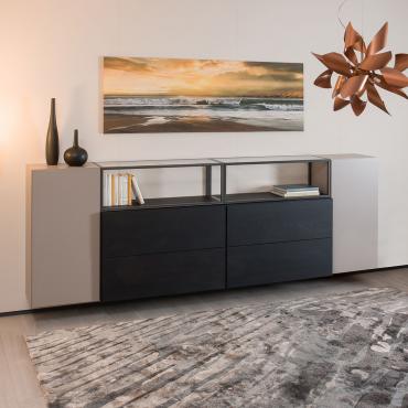 Credenza da ingresso a 2 ante e 2 cassetti sagomati con venatura  longitudinale