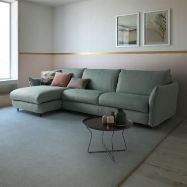 Divano letto alto da terra Dover outlet con braccioli regolabili e chaise longue contenitore