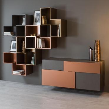 Credenza sospesa e composizione di mensole sagomate Fly Deco e Cube outlet abbinate tra loro