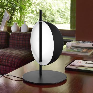 Lampada da tavolo orientabile con led integrato Superluna di Oluce