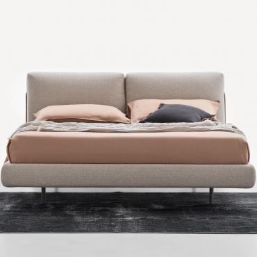 Letto con testiera in cuoio e cuscini imbottiti Grant