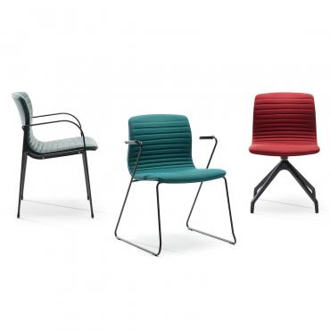 Sedia home-office monoscocca Mark con schienale medio e braccioli fissi in alluminio