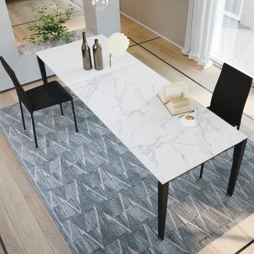 Tavolo da cucina allungabile in ceramica Diogo, utilizzabile anche in soggiorno come tavolo da pranzo - piano in vetroceramica opaca bianco calacatta e basamento in metallo verniciato nero