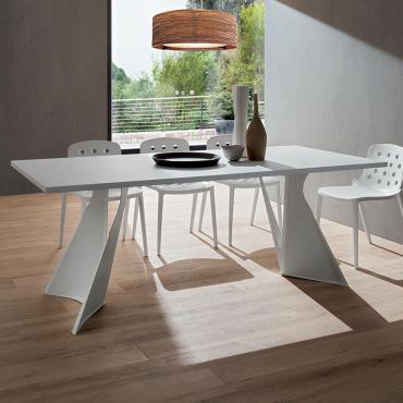 Tavolo da pranzo Jeor con gambe di design in metallo verniciato antracite e piano in rovere antico