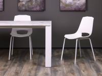 Set di n°4 sedie Nicole_B outlet in polipropilene Bianco e struttura in metallo verniciato Bianco opaco