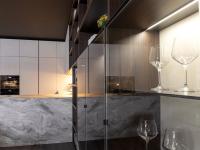 Particolare della vetrina con illuminazione interna a LED