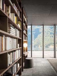 Libreria modulare a parete con vetrine Aliant p.41,6 configurata per stare nel cuore della zona notte