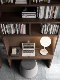Libreria modulare a parete con vetrine Aliant p.41,6 con scrittoio integrato, una soluzione ottimale tanto per il soggiorno quanto per la camera da letto