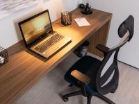 Mensolone sospeso Plan ad uso scrivania. Solido e robusto piano d'appoggio per home-office